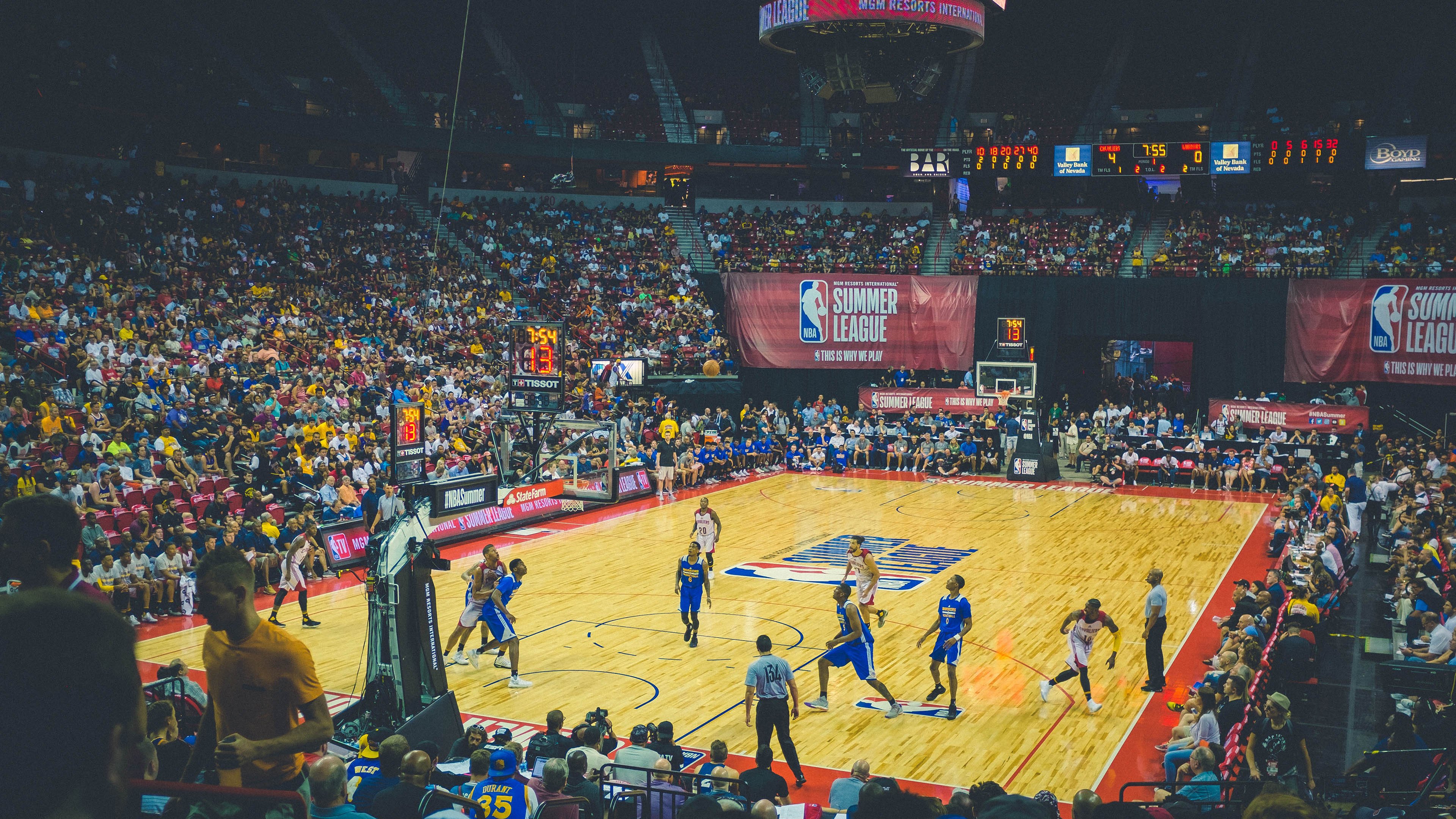 CBA球员技艺精湛，赛场上的精彩瞬间感动全场，cba职业球员